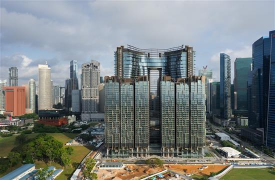 滨海一号位于新加坡的中央商业区，是一栋高档住宅区。? archdaily 图